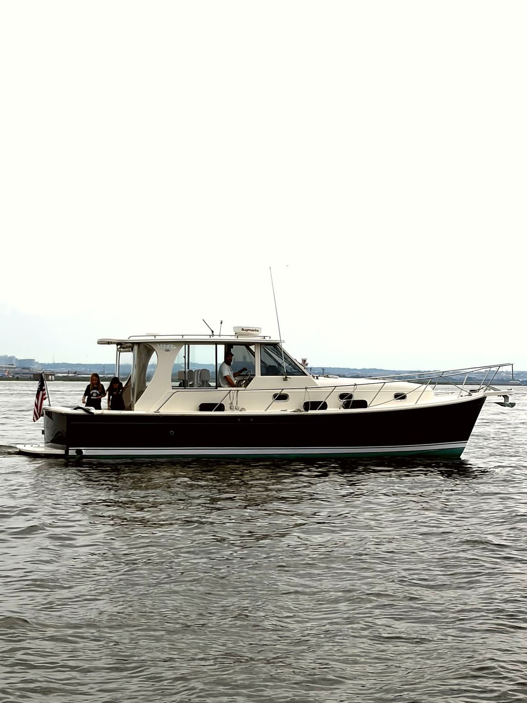 Geronimo cruising the Potomac River, broadside view