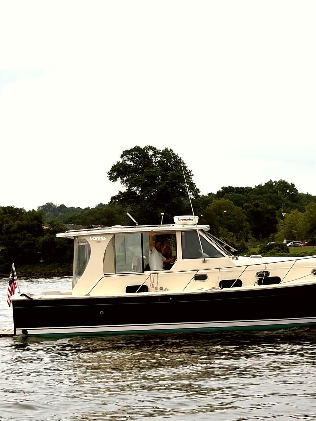 Geronimo underway along the Potomac River shoreline