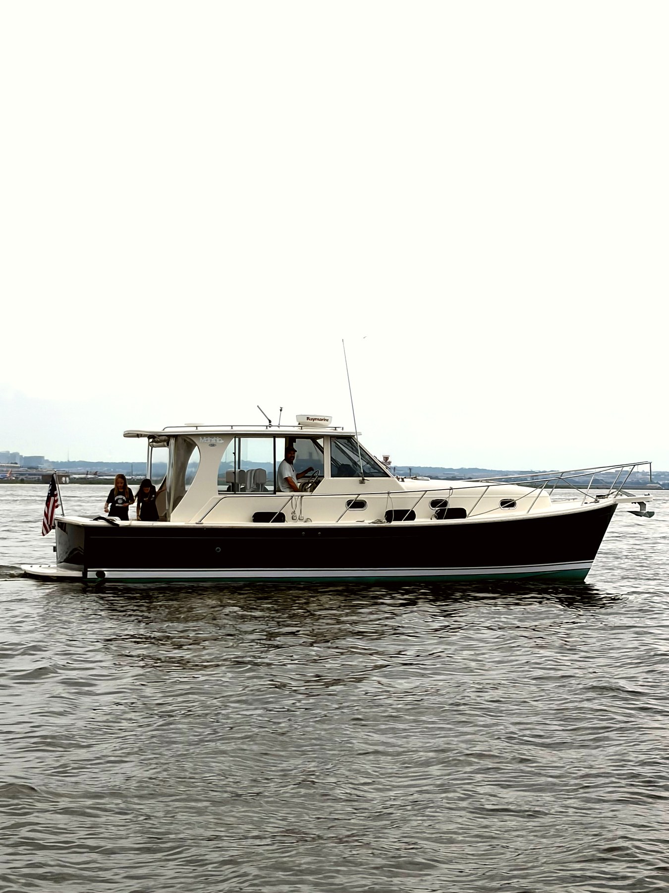 Geronimo cruising the Potomac River, broadside view