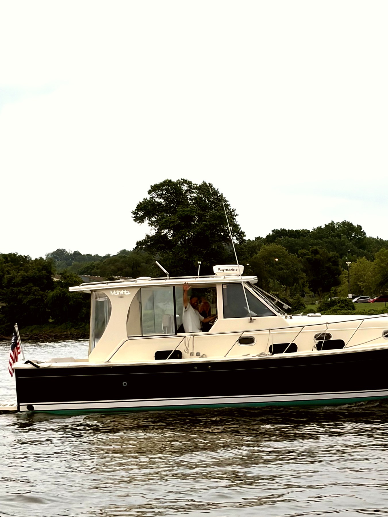 Geronimo underway along the Potomac River shoreline